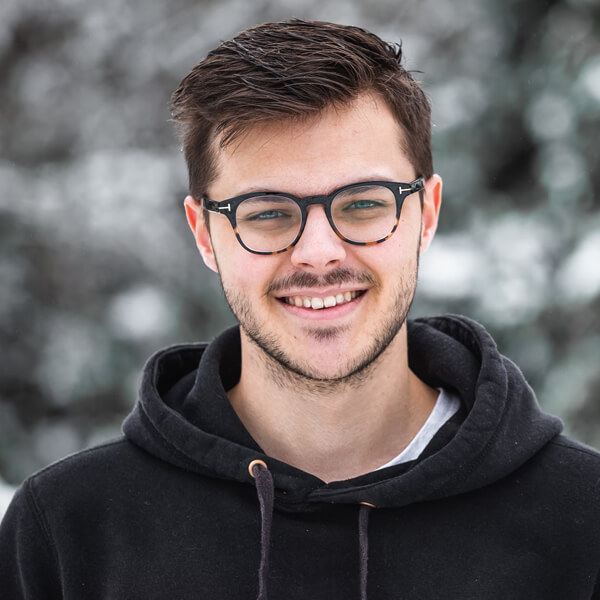 Dozentin für Datenanalyse mit Fokus auf SQL und Auswertung